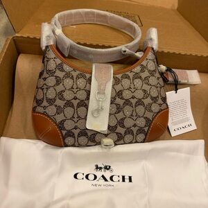 Coach Hamptons Hobo Bag In Crystal Signature Jacquard